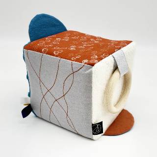 Cube d'activité bébé personnalisable