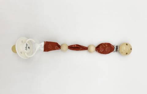 attache tétine avec perles